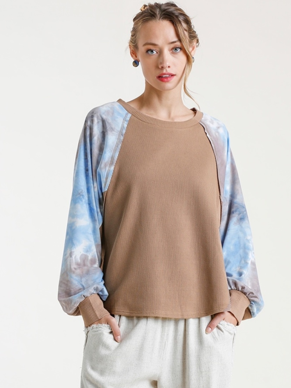 Umgee Waffle Knit Tie Dye Sleeve Top NWT Mocha Blue